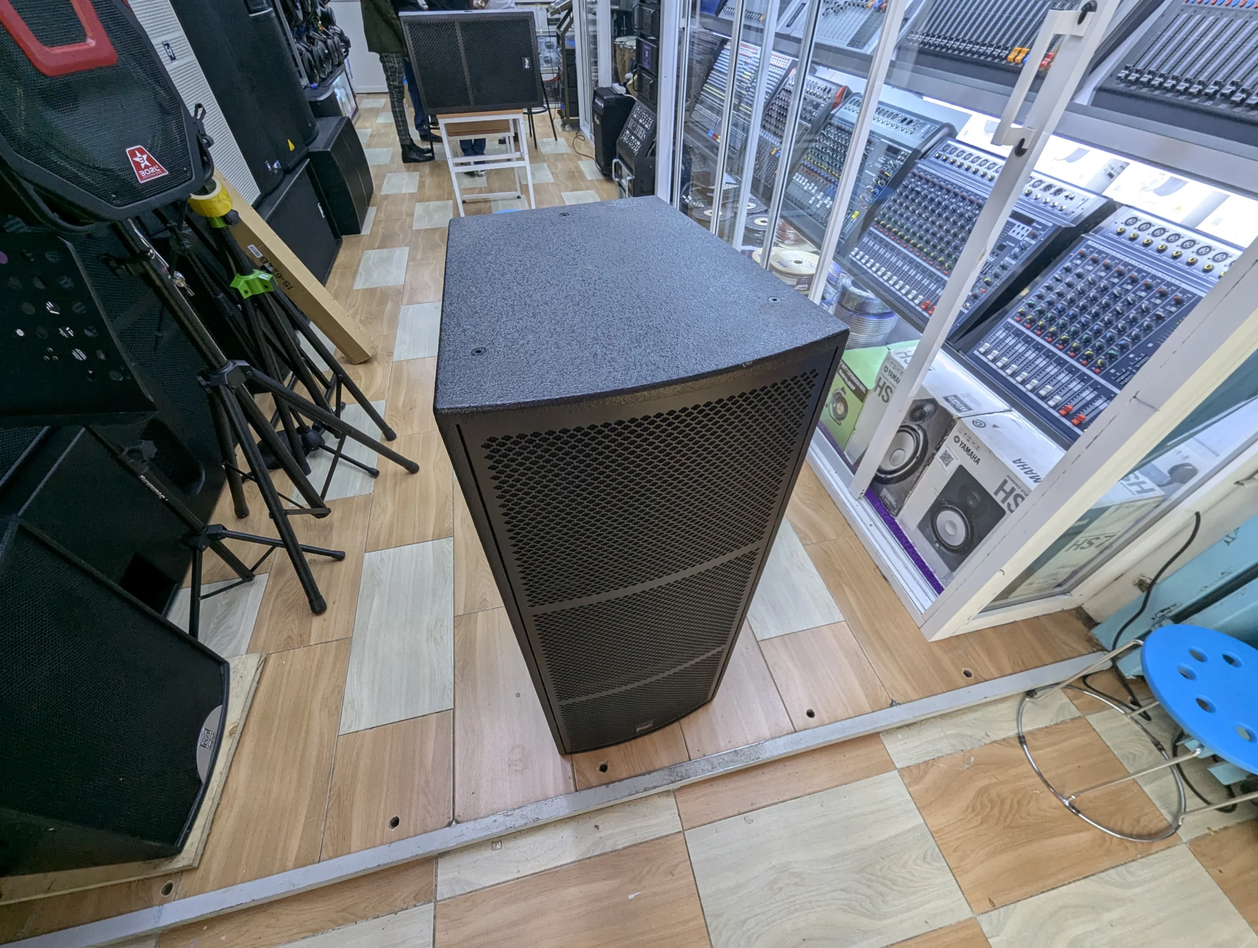 Thunder Sound TS 215 Speaker: Powerful Professional Sound for Every Event Thunder Sound TS 215 PA speaker
