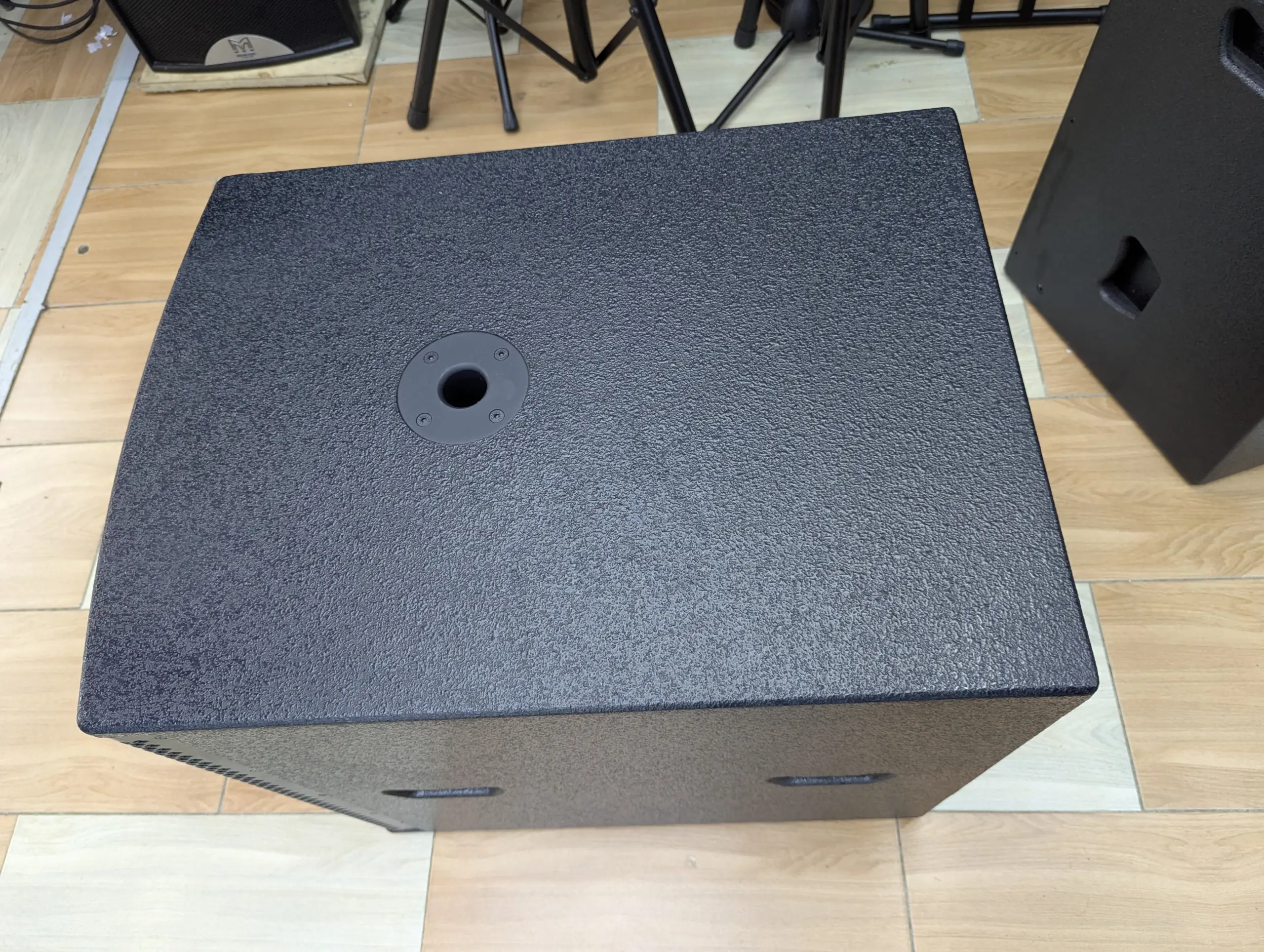 Thunder Sound TS118 Subwoofer for DJs, Churches and Live Events Thunder Sound TS118 Subwoofer price in Kenya
