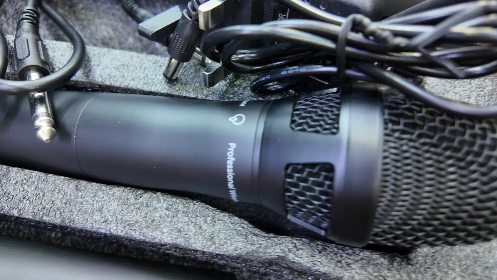 Thunder Sound TS202 Vocalset Artist UHF Wireless Microphone in Kenya Thunder Sound TS202 Kenya
