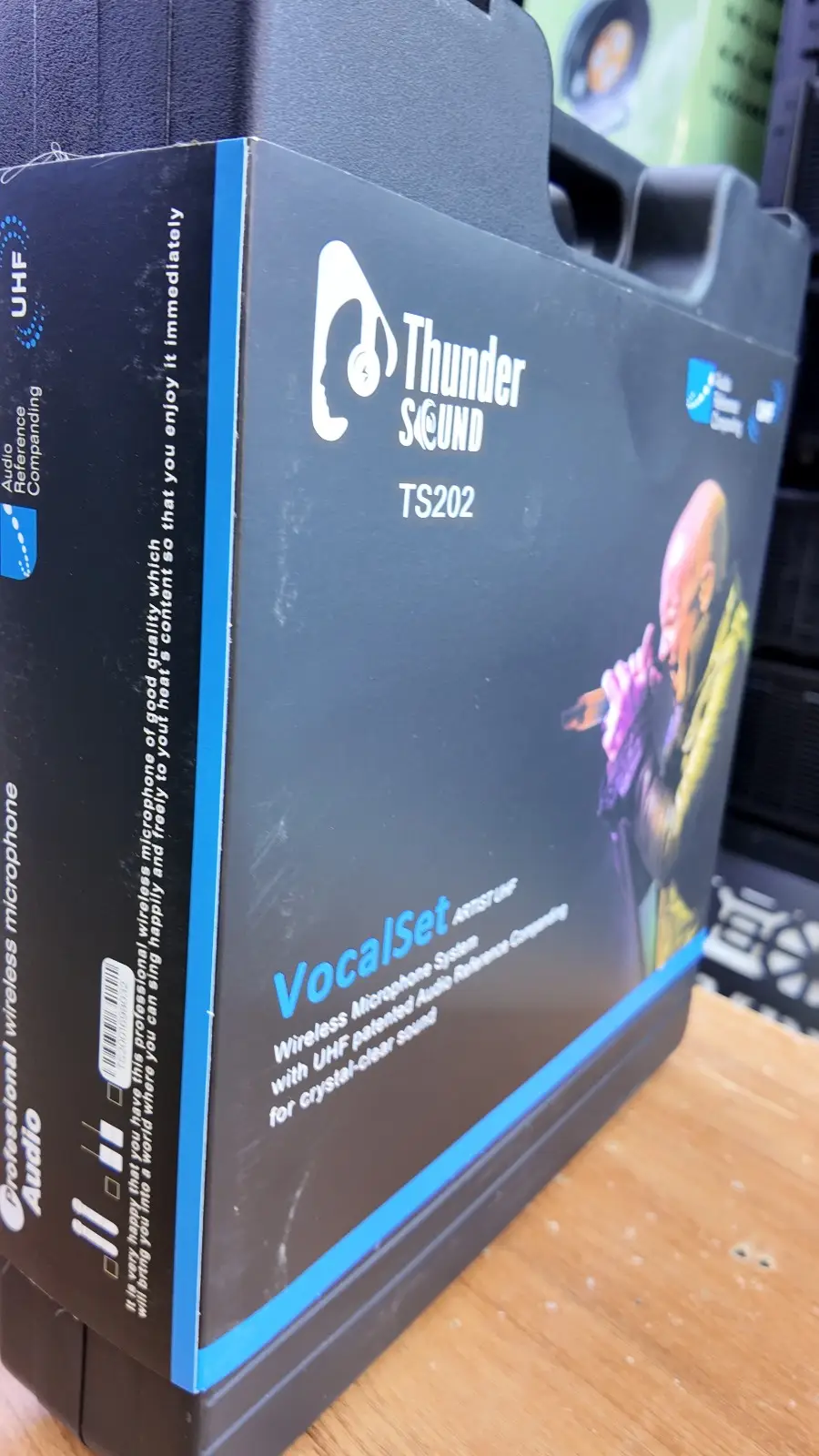 Thunder Sound TS202 Vocalset Artist UHF – Reliable Wireless Microphone for Churches, Singers and Events Thunder Sound TS202 handheld microphone