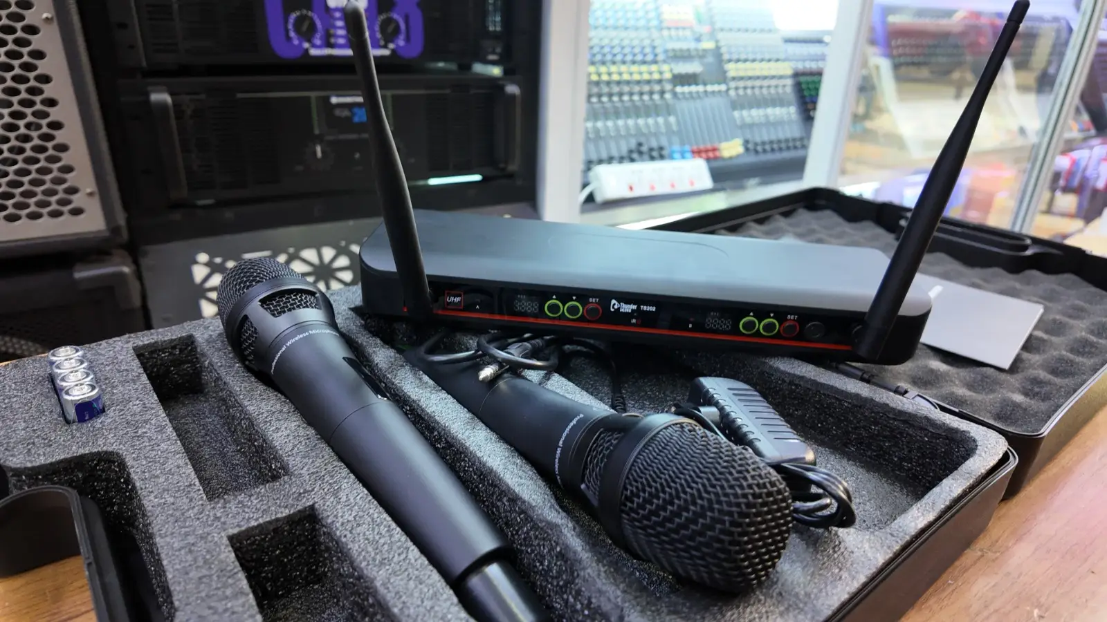 Thunder Sound TS202 Vocalset Artist UHF Wireless Microphone in Kenya Thunder Sound TS202 price in Kenya