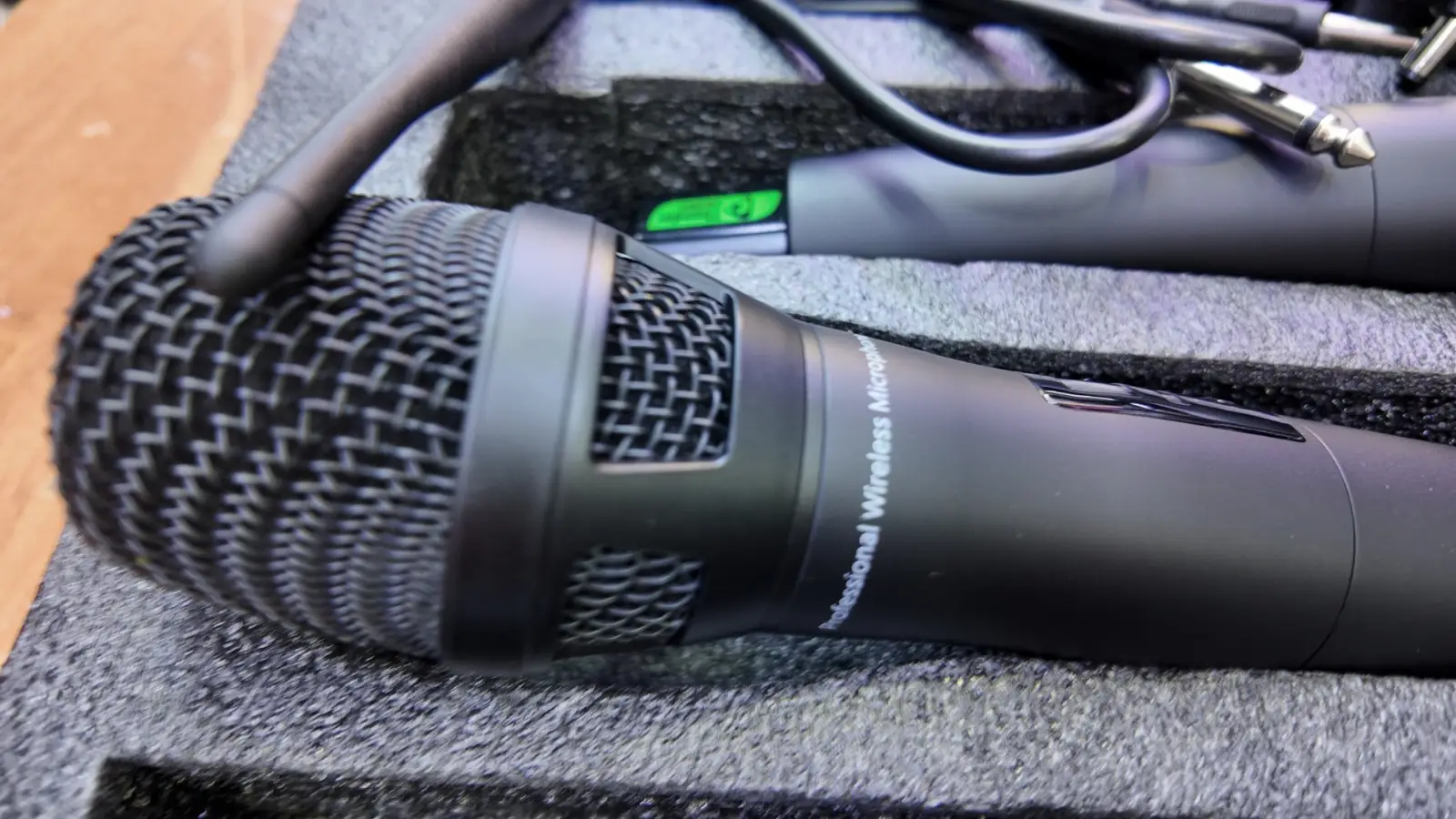 Thunder Sound TS202 Vocalset Artist UHF Wireless Microphone in Kenya Thunder Sound TS202 vocal microphone