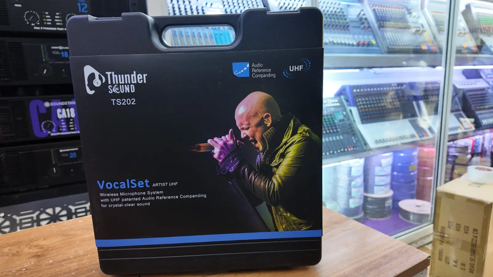 Thunder Sound TS202 Vocalset Artist UHF – Reliable Wireless Microphone for Churches, Singers and Events Thunder Sound TS202 wireless microphone