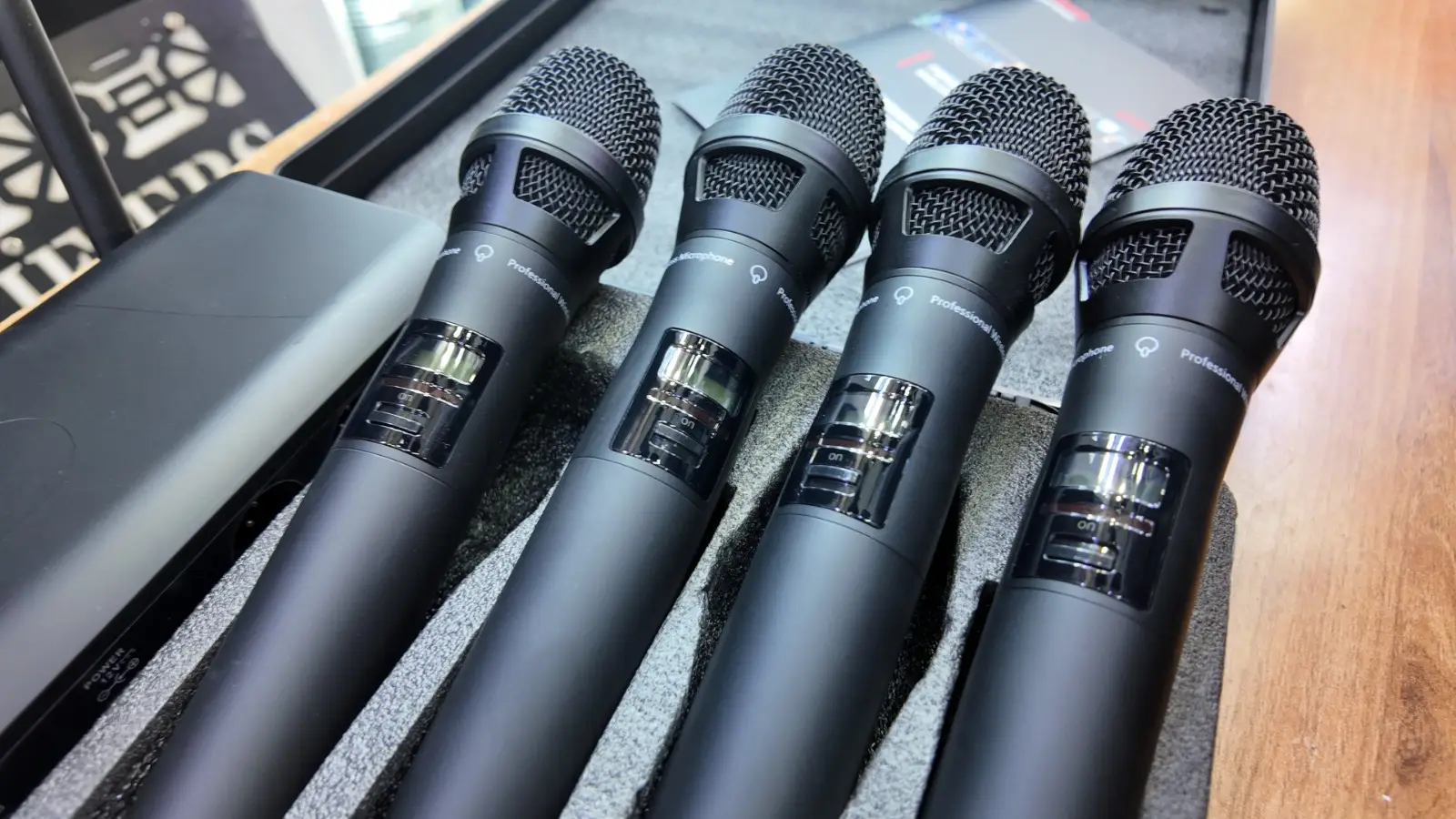 Thunder Sound TS204 Vocalset Artist UHF Wireless Microphone – Dual Handheld System for Churches, Events and Live Performance Thunder Sound TS204 dynamic microphone