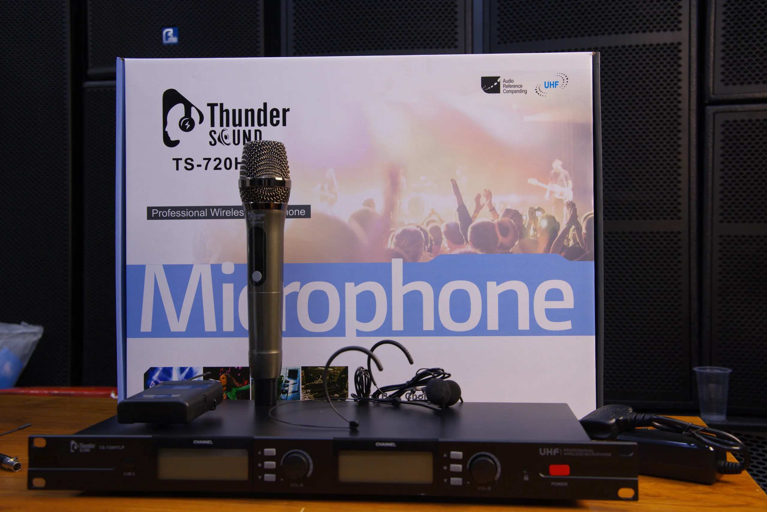 Thunder Sound HF wireless microphone system with receiver and microphone accessories in Kenya