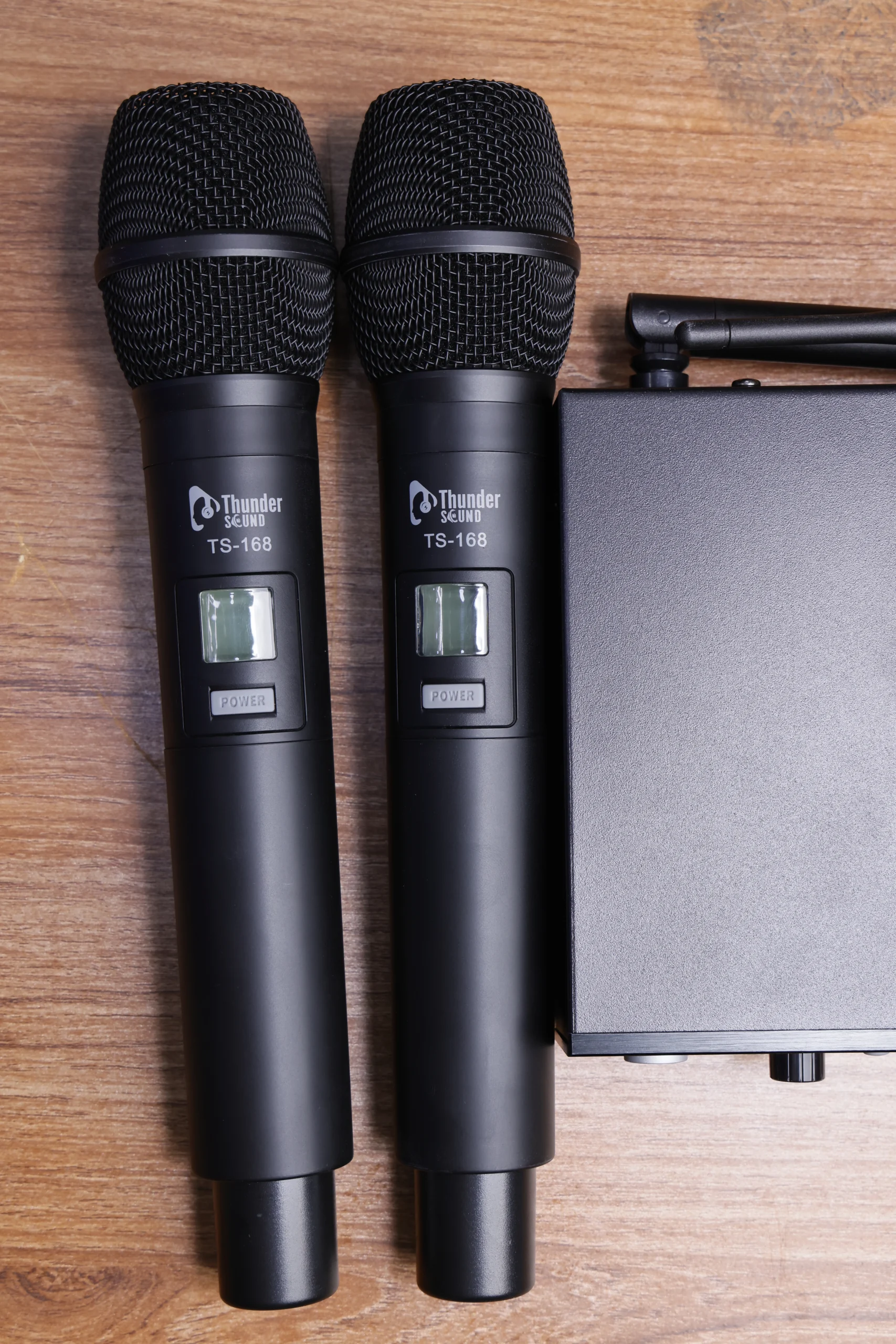 Dual wireless microphone system for events and presentations